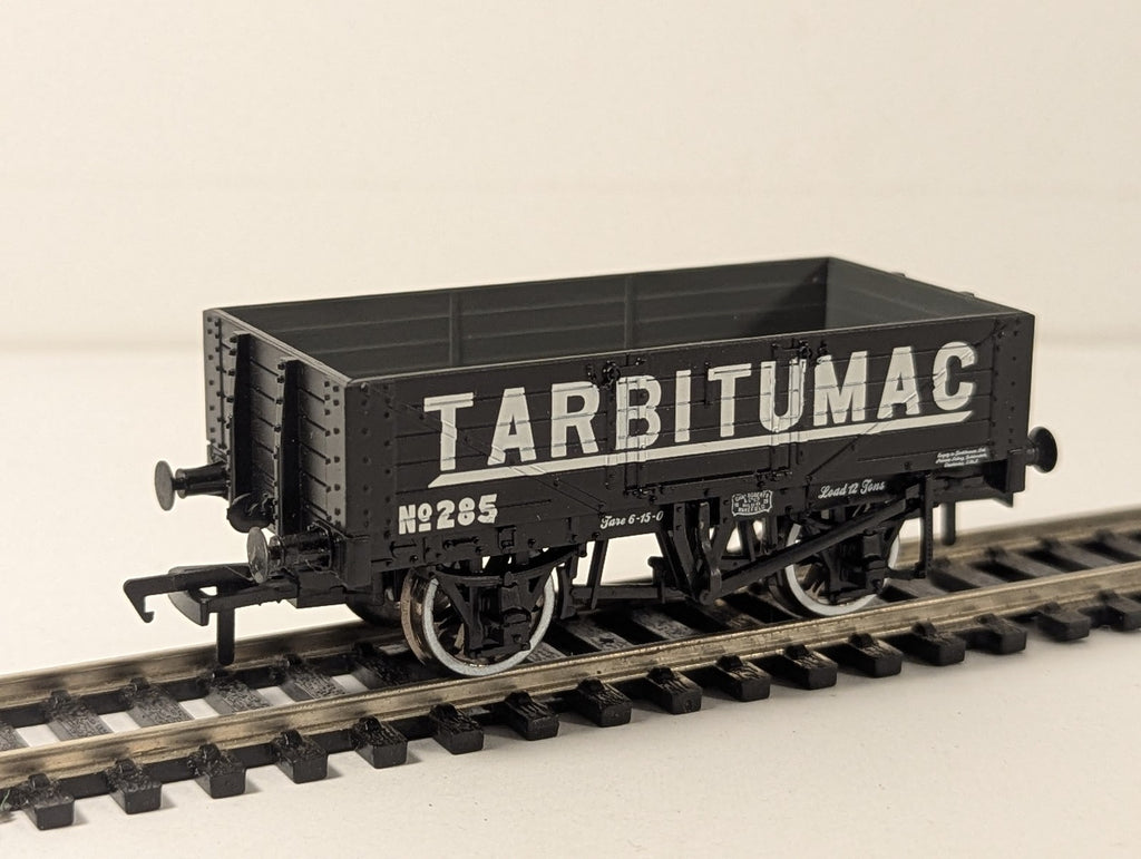 Bachmann OO Gauge 5 Plank Wagon Tarbitumac Goods Wagon 285 Tarbitumac Black
