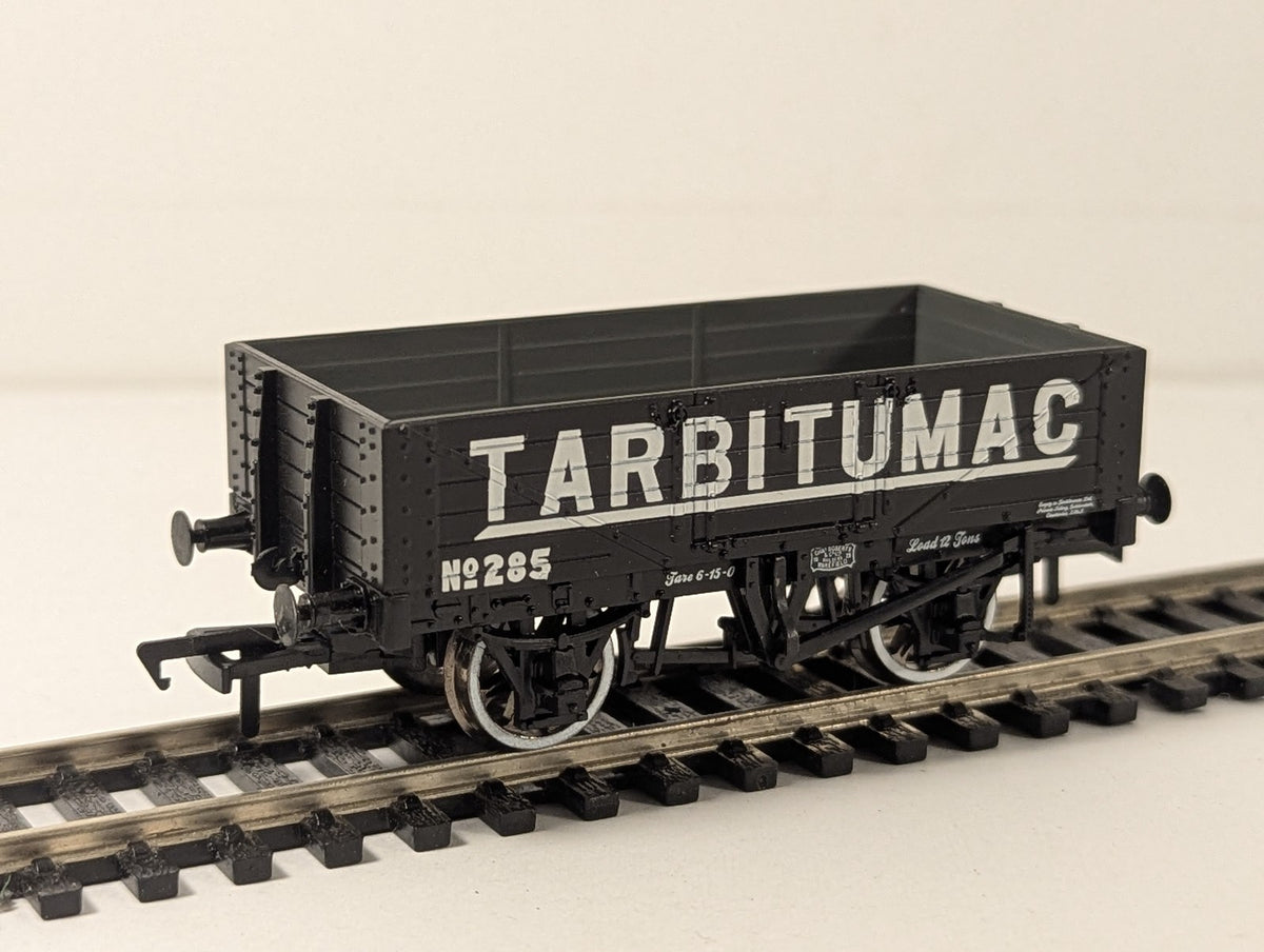 Bachmann OO Gauge 5 Plank Wagon Tarbitumac Goods Wagon 285 Tarbitumac Black