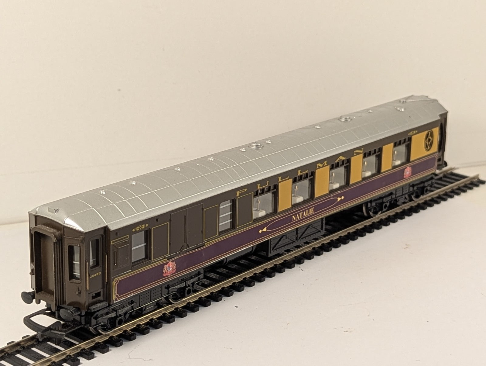 Hornby OO Gauge Pullman Brake Coach Natalie