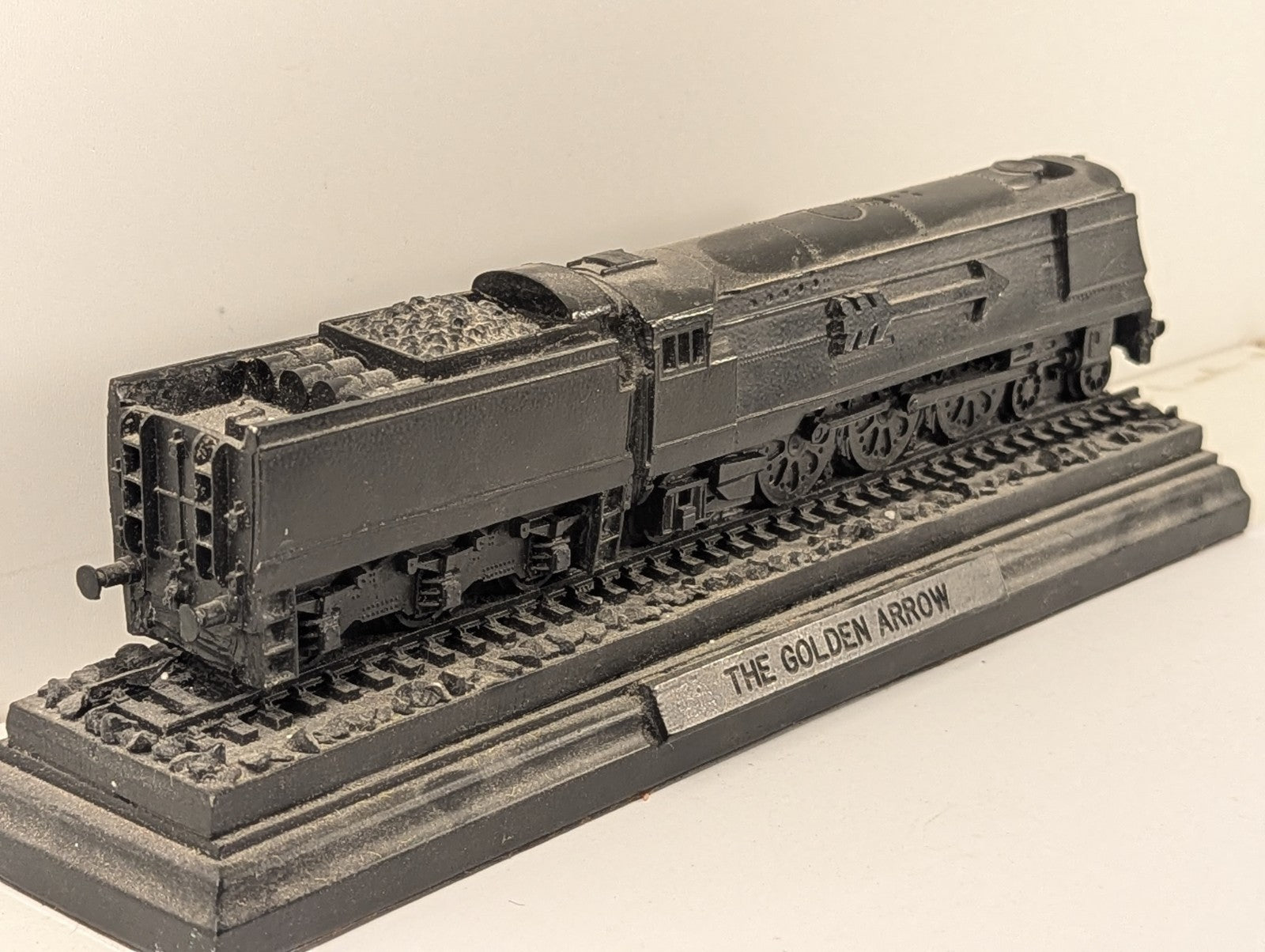 Classique Coal Model Locomotive of the "Golden Arrow