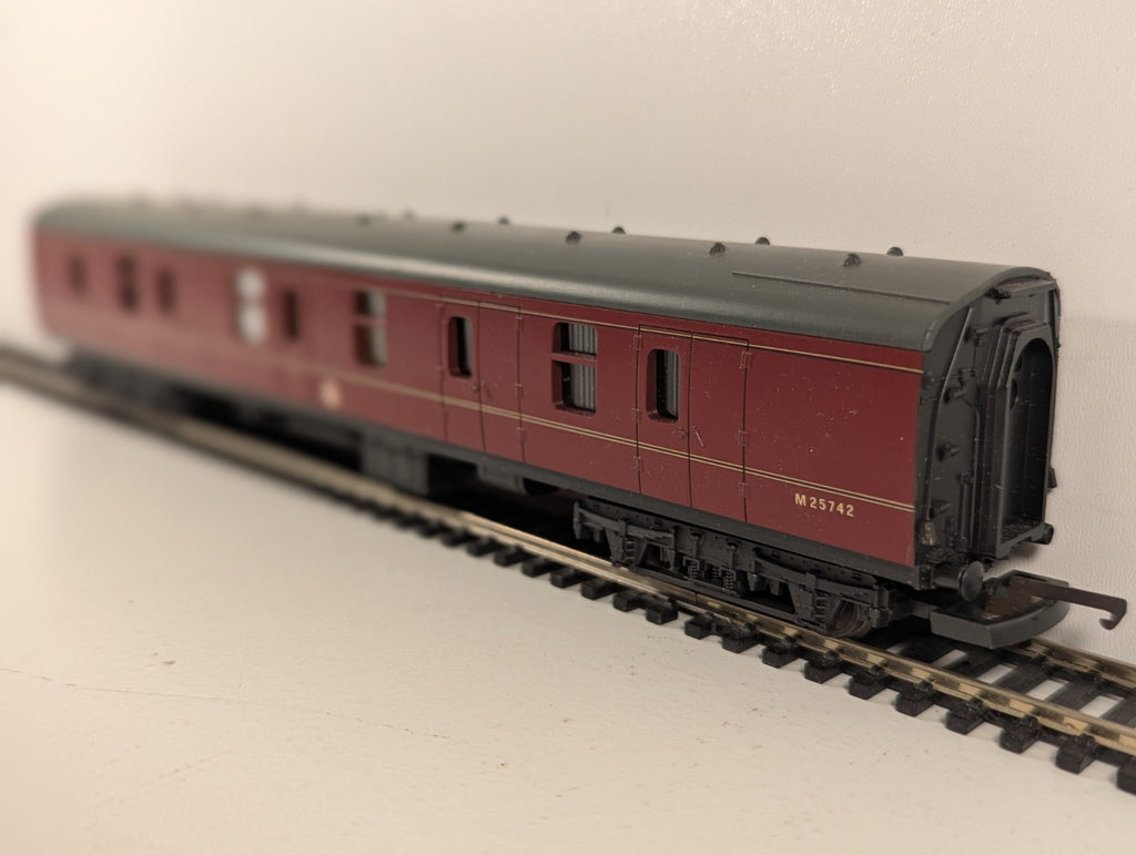 Lima OO Gauge BR Mk1 Full Brake Guards Coach Maroon