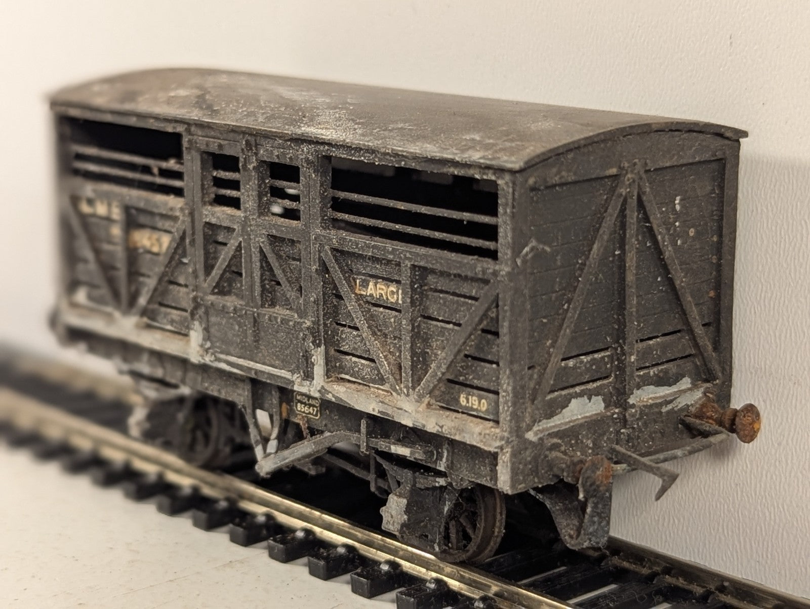 Kitbuilt LMS Large Cattle Wagon 8457 LMS Grey