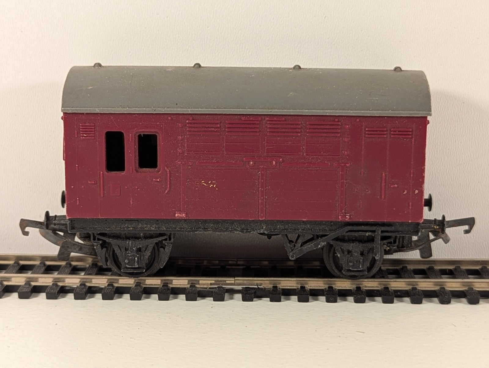 Tri-ang Hornby R123 Horse Box Wagon – BR Maroon – OO Gauge