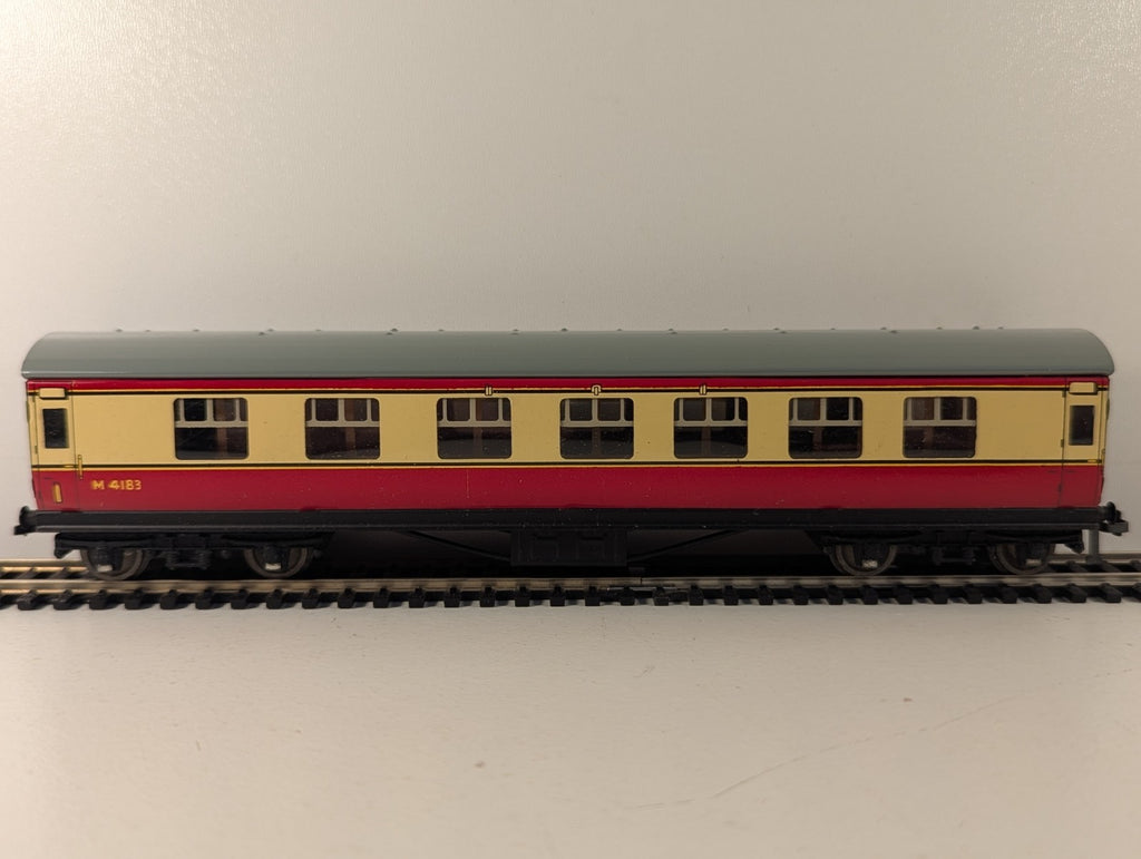 Hornby Dublo OO Gauge LMS Stanier Composite Corridor Coach M4183 Crimson & Cream