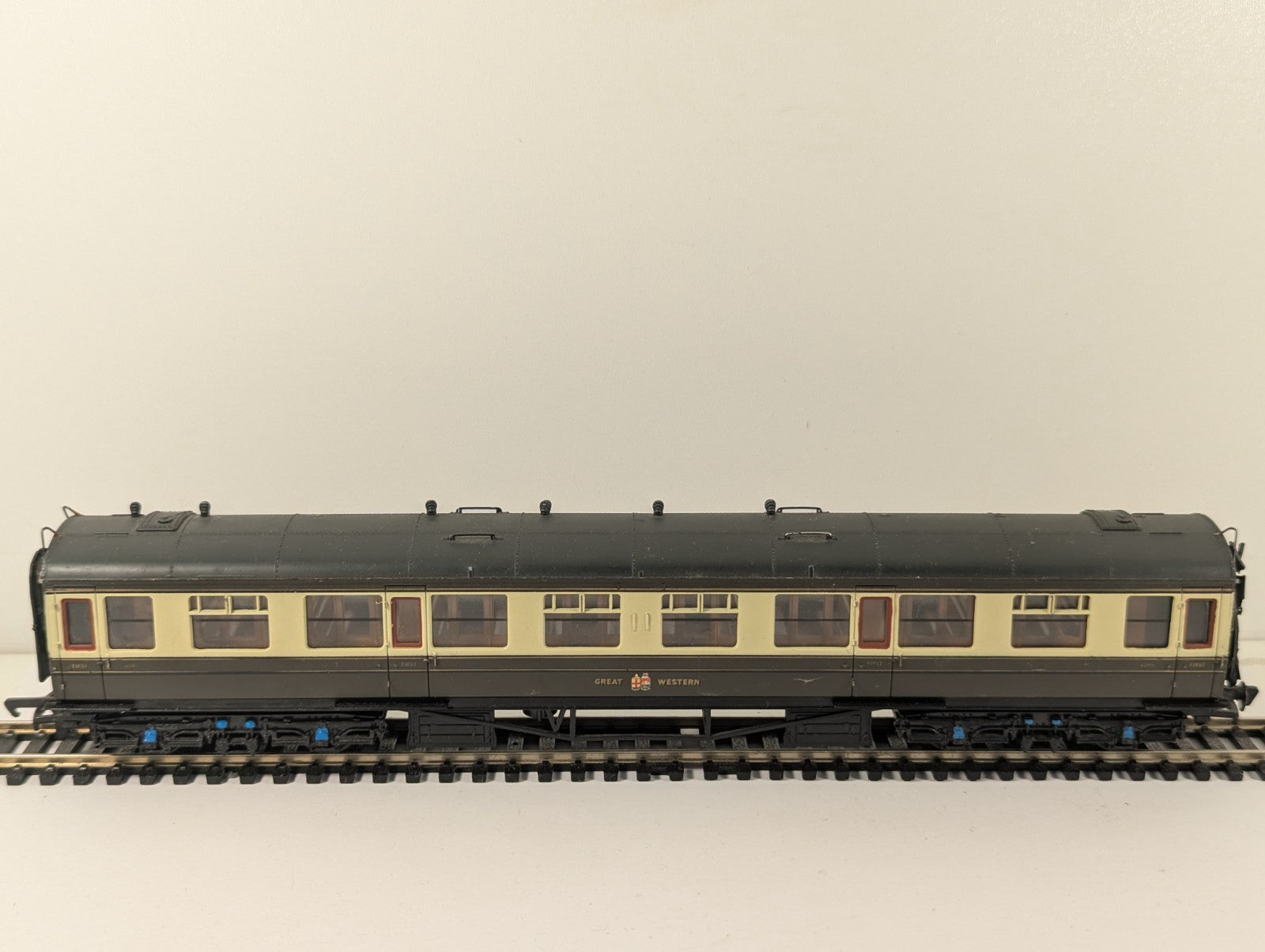 Bachmann OO Gauge GWR Collett Coach Chocolate & Cream