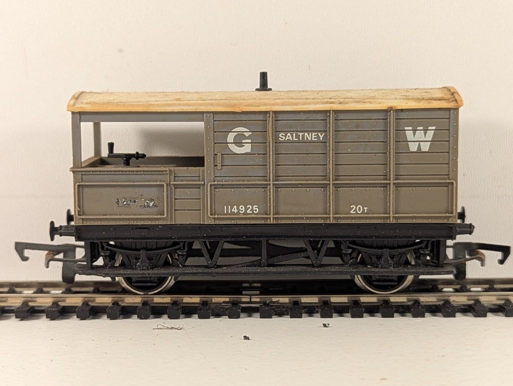 Hornby OO Gauge GWR 20 Ton 'Toad' Brake Van 'Saltney' 114925 GWR Grey