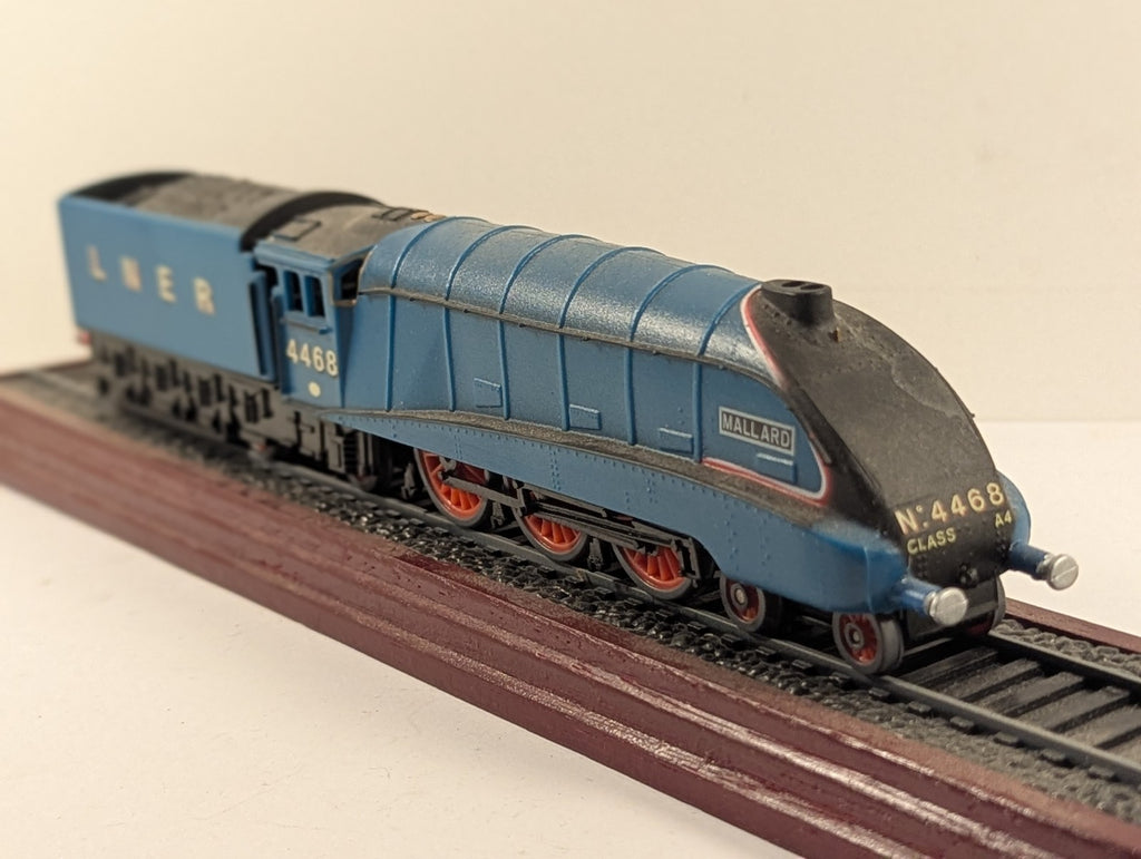 Atlas Editions LNER Class A4 4468 "Mallard" Static Model