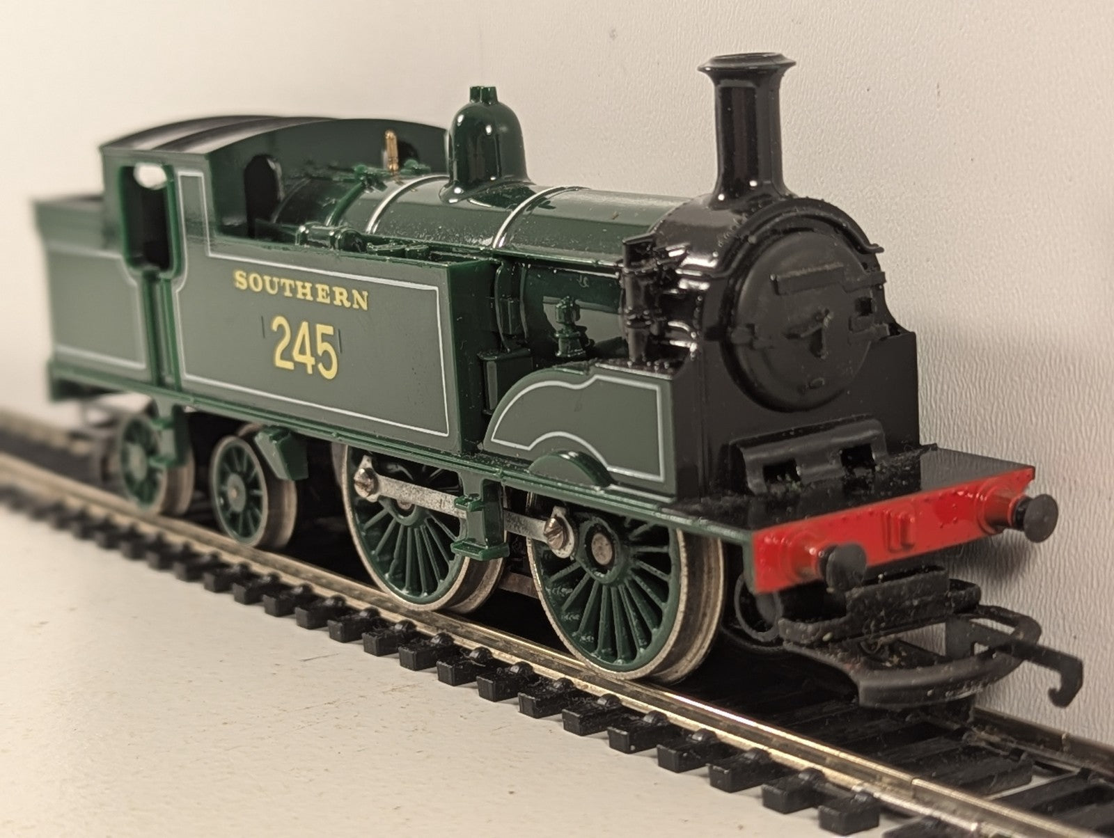Tri-ang Hornby OO Gauge Class M7 0-4-4T Locomotive 245 Southern Green