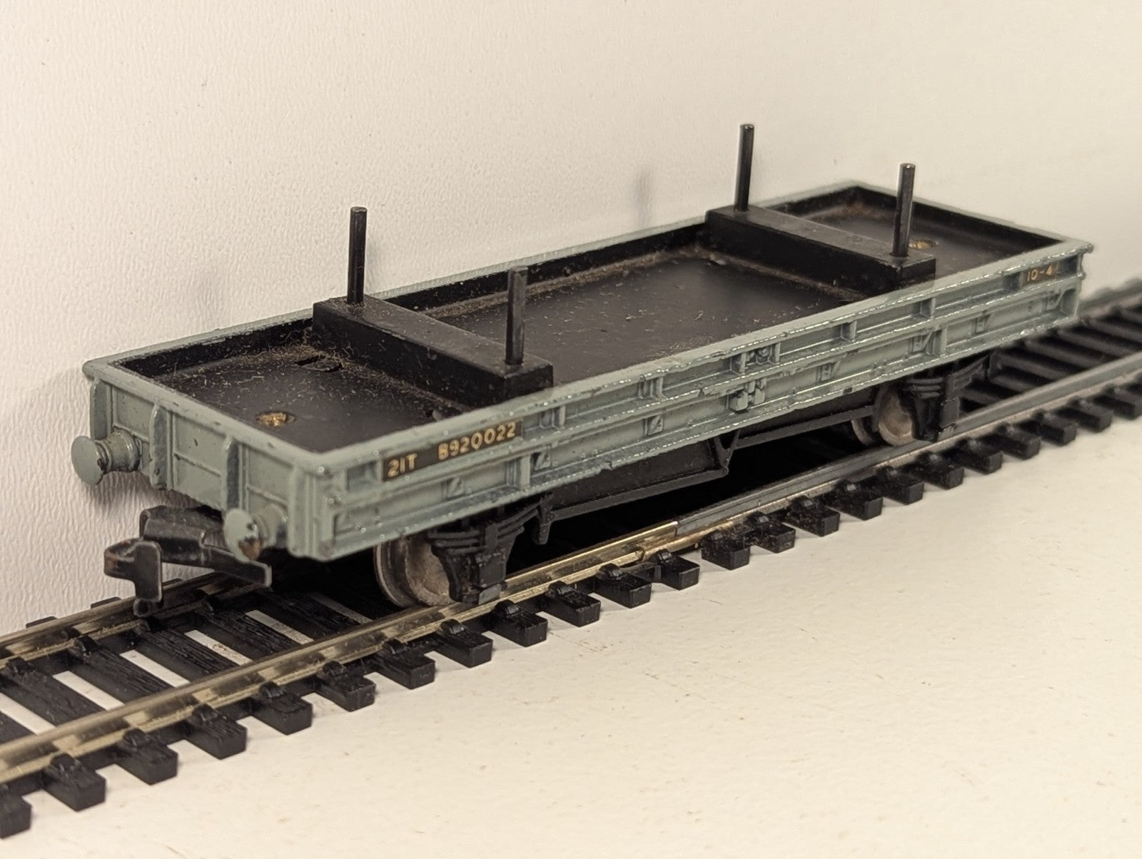 Hornby Dublo 4615 OO Gauge Double 4-Wheeled Bolster Wagon BR Grey - Boxed