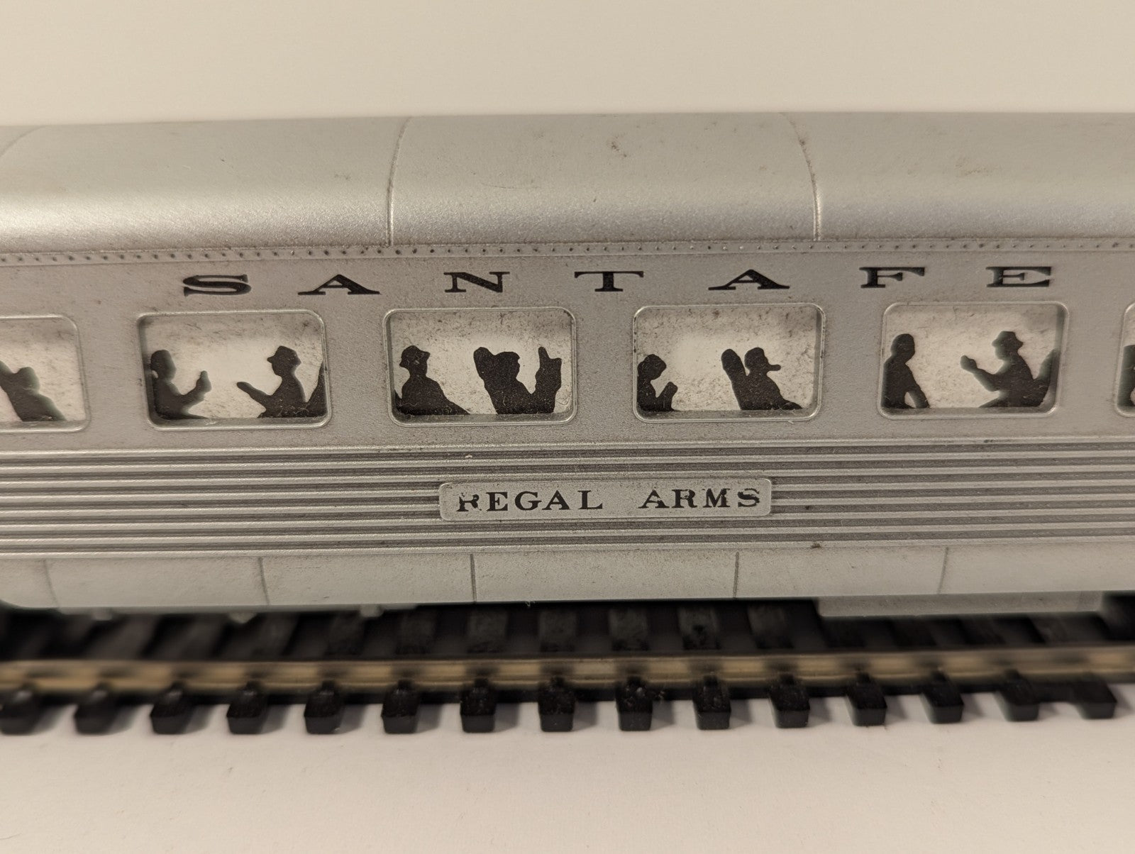 Life-Like HO Gauge Santa Fe Silver Streamlined Passenger Coach