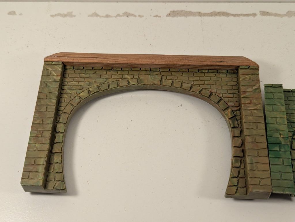 Hornby R164 OO Gauge Double Track Tunnel Portals - one portal is damaged