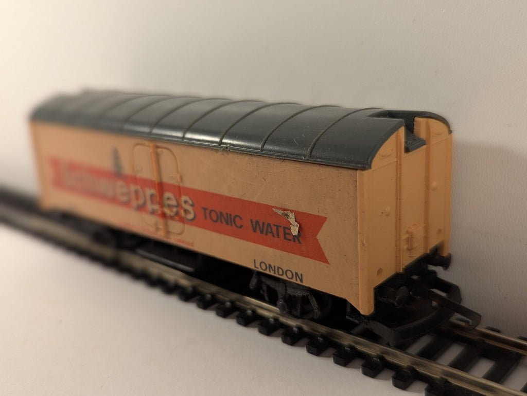 Hornby OO Gauge Schweppes Tonic Water Closed Van Goods Wagon 2416 S
