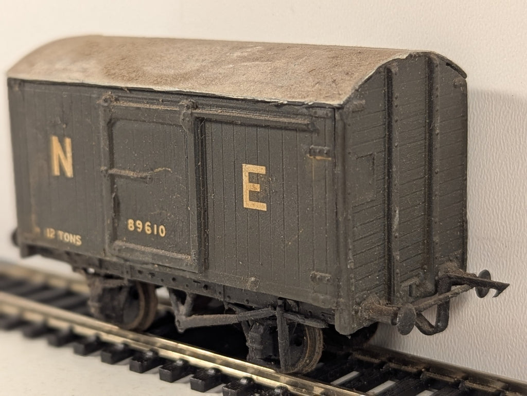Kit Built OO Gauge LNER 12 Ton Covered Goods Van Goods Wagon 89610 LNER