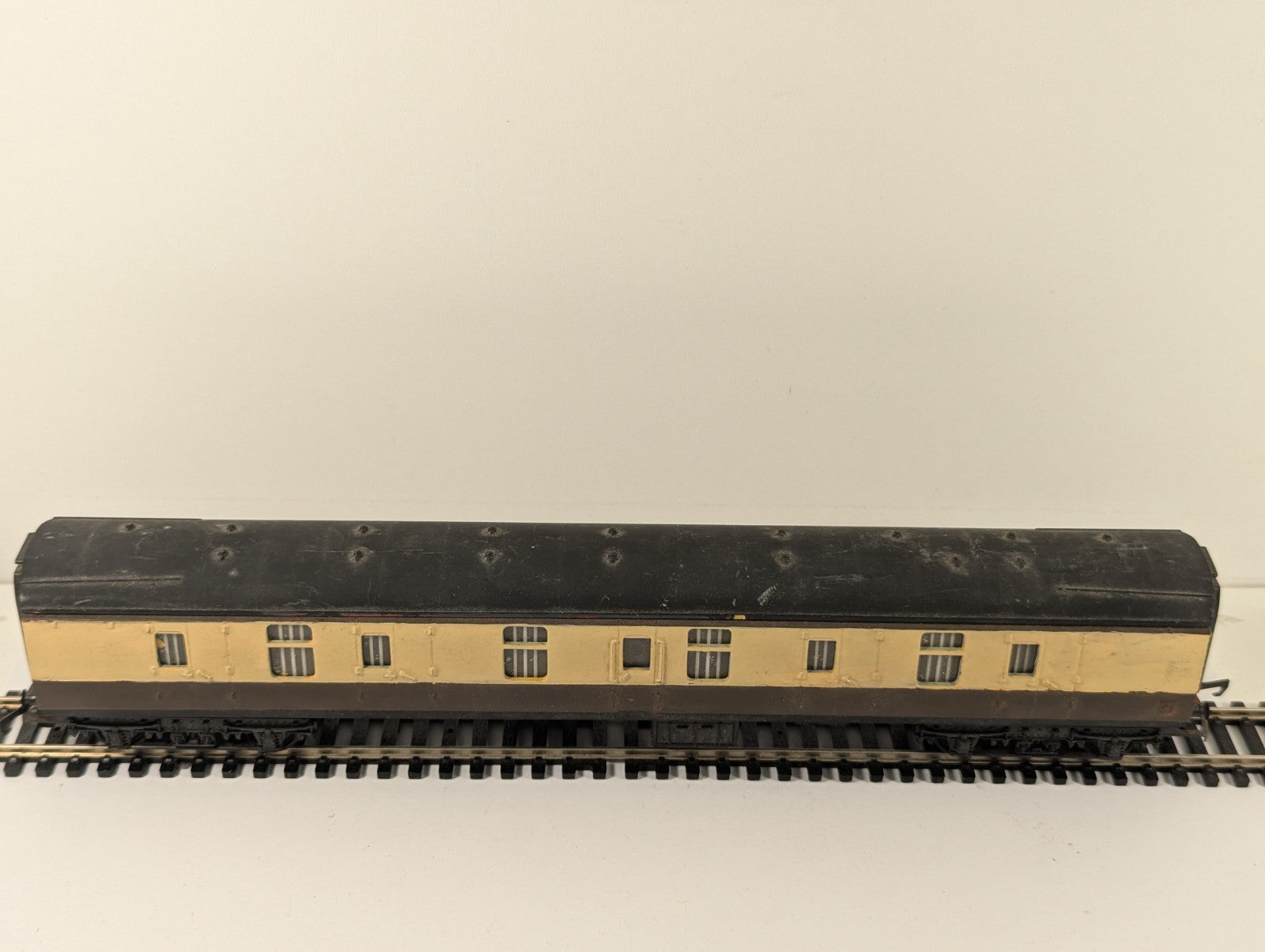 Lima OO Gauge BR Mk1 Full Brake Coach Chocolate & Cream