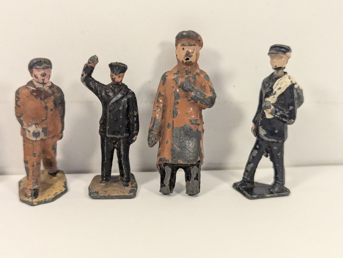 Hornby Series O Gauge Assorted Station Staff and Passengers