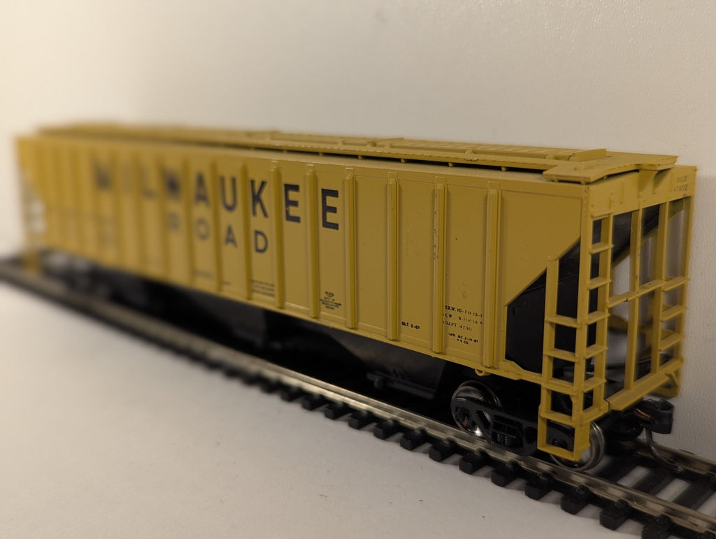 HO Gauge 54' Covered Hopper Car MILW 97802 Milwaukee Road