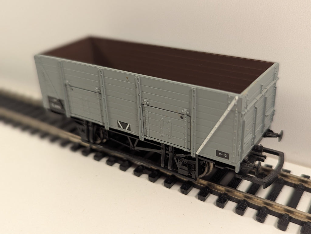 Hornby R6108G 9-Plank 20T Open Mineral Wagon – No. E30911 (BR Grey)