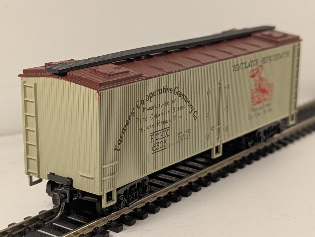 40ft Wood Refrigerator Car Farmers' Co-operative Creamery Co HO Gauge Box Car