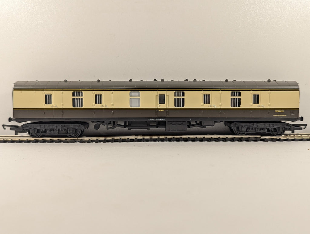 Hornby OO Gauge BR Mk1 Full Brake (BG) Passenger Coach W81021