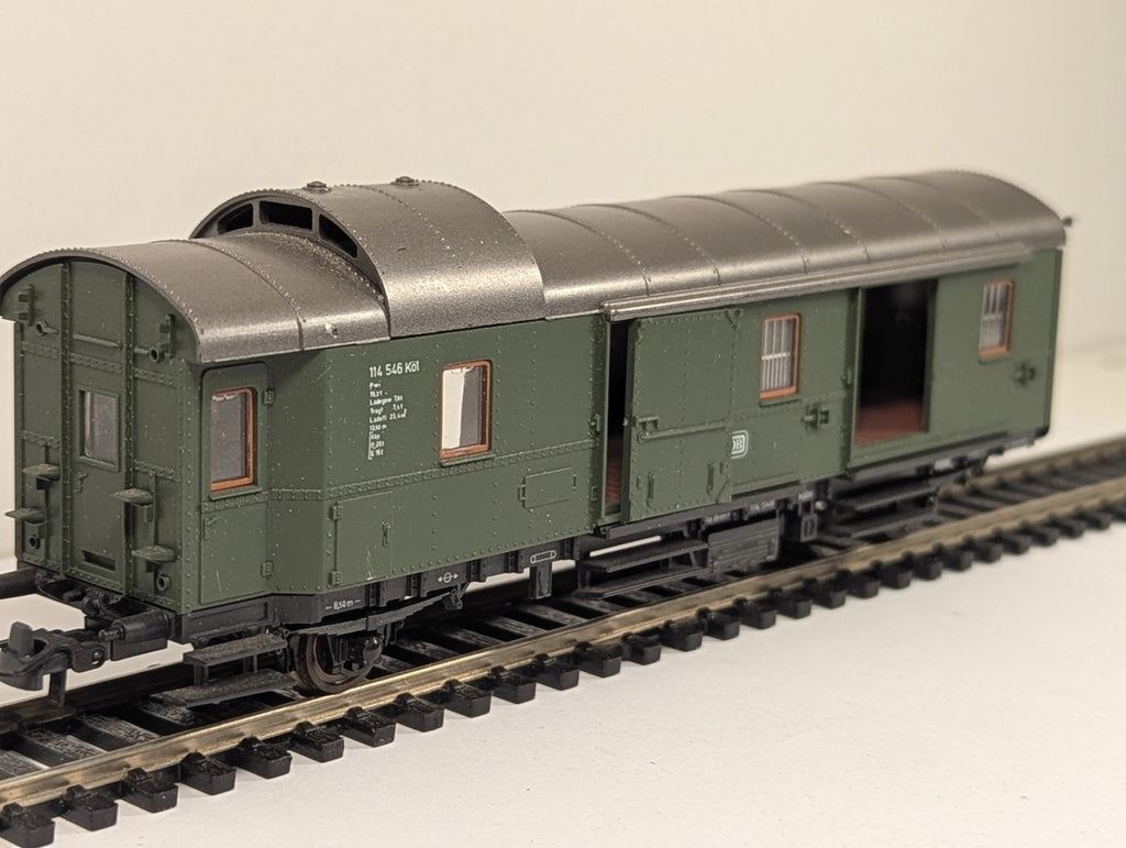 Roco HO Gauge DB Baggage Coach – Missing Doors