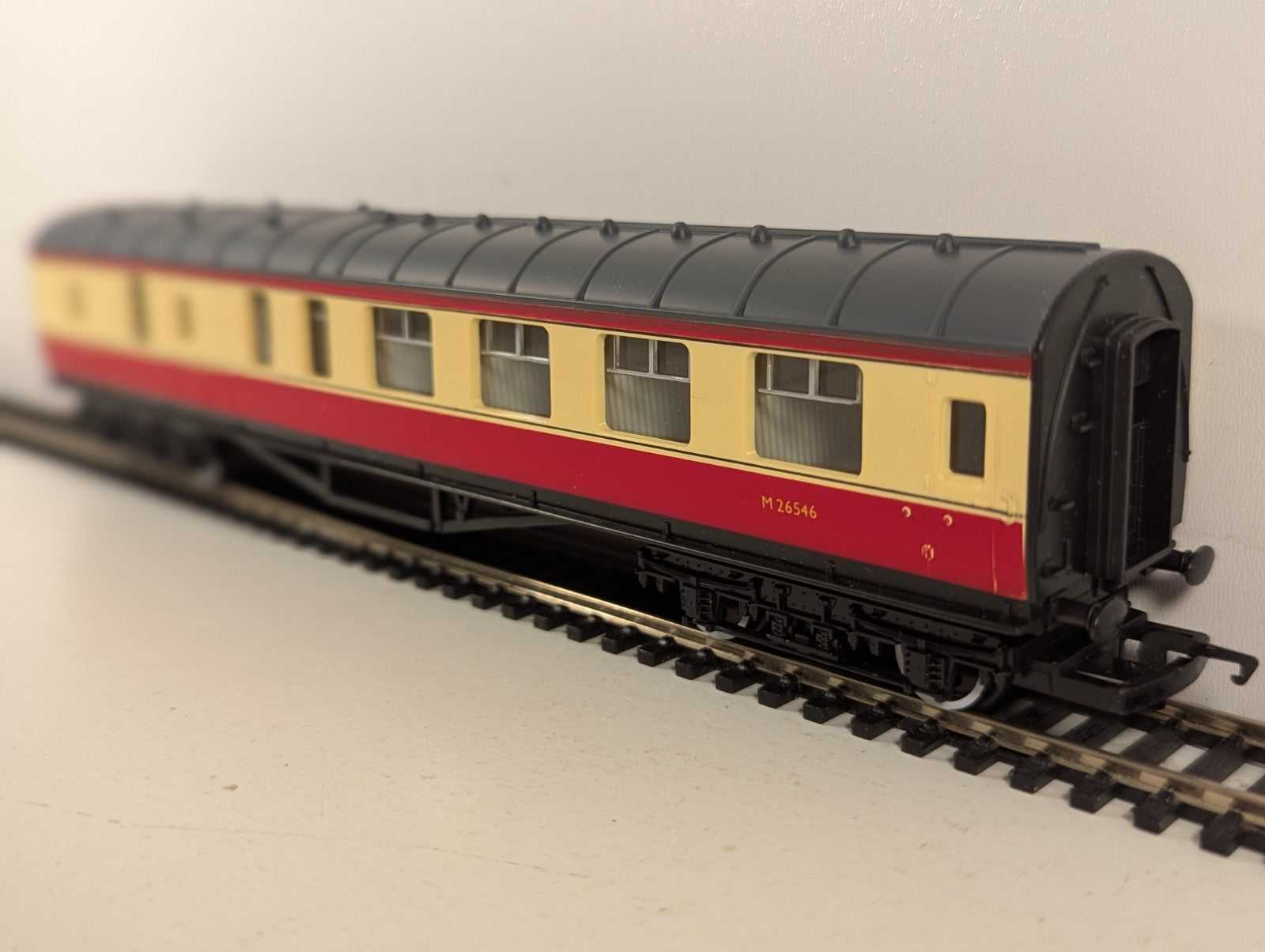Hornby Railways OO Gauge BR Brake Coach Passenger Coach M26546