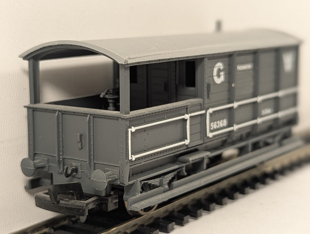 Hornby OO Gauge GWR Brake Van 56368 GWR Grey R.402