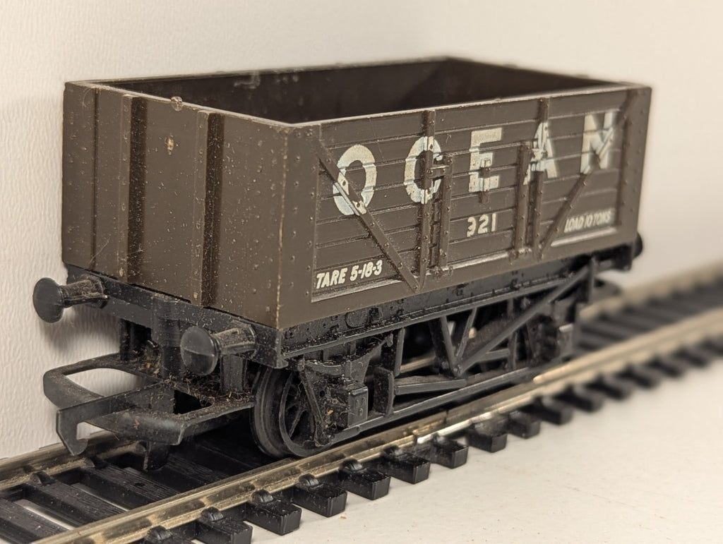 Hornby R204 OO Gauge Ocean 7 Plank Wagon - Wrong Box