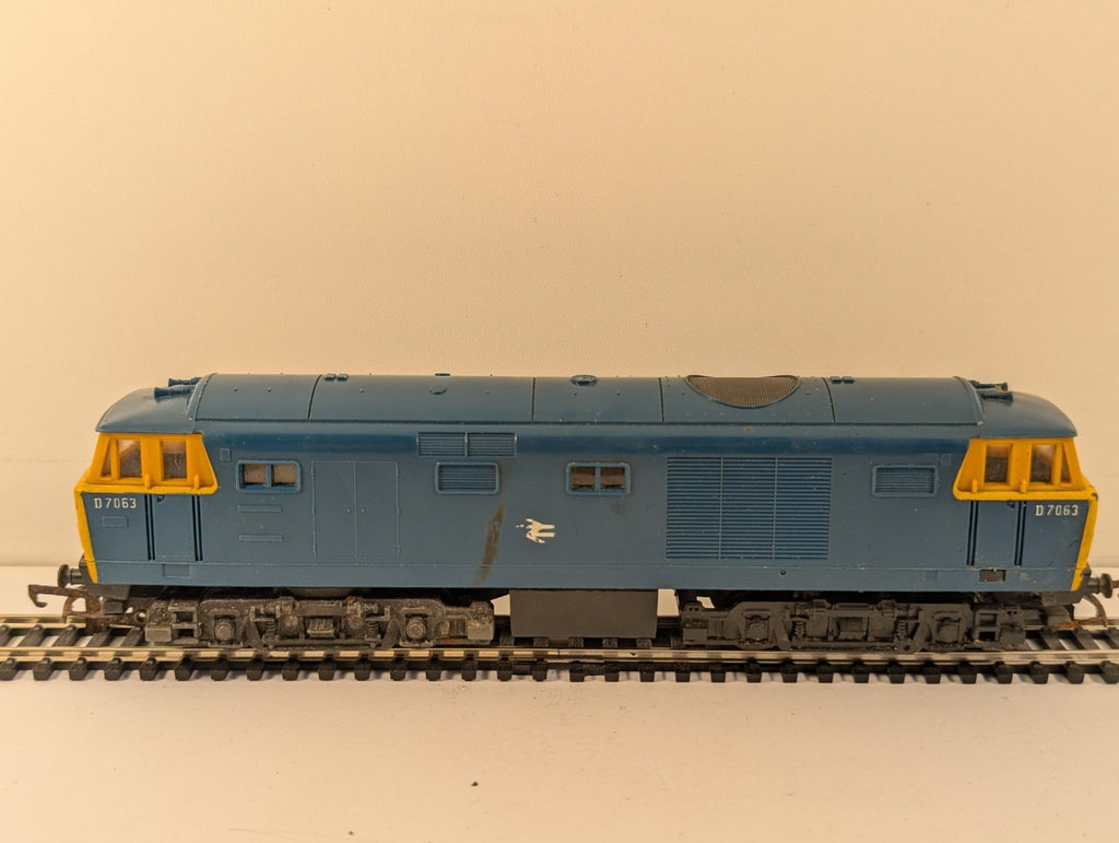 Tri-ang Hornby R758 OO Gauge Class 35 Hymek BR Blue - Non-Runner