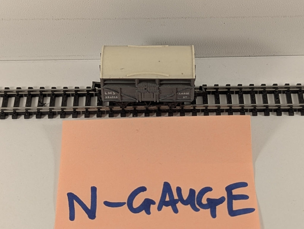 Peco N Gauge LMS Cattle Wagon Goods Wagon 294528 LMS Grey