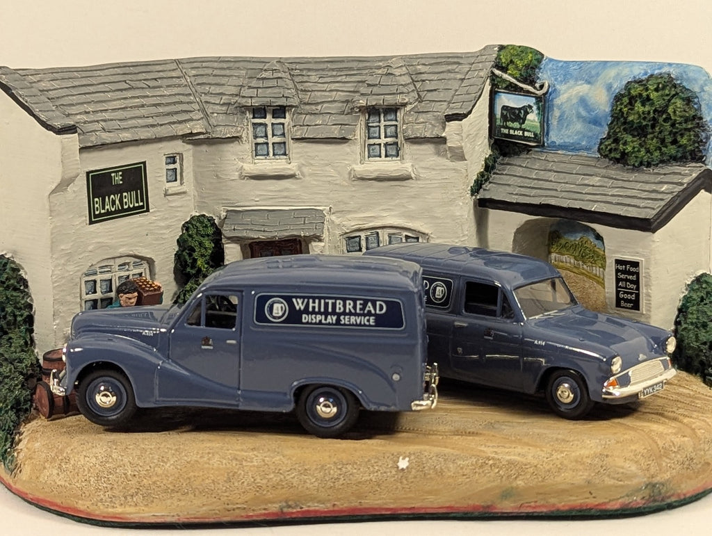 Vanguards 1:43 Austin A40 Van & Ford Anglia Van Whitbread 2 Piece Set & Diorama