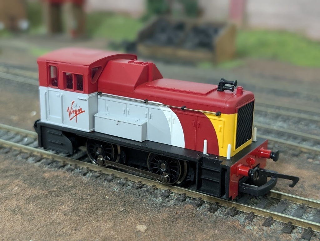 Hornby R2375 OO Gauge Class 06 Diesel Shunter in Virgin Trains Livery - Boxed