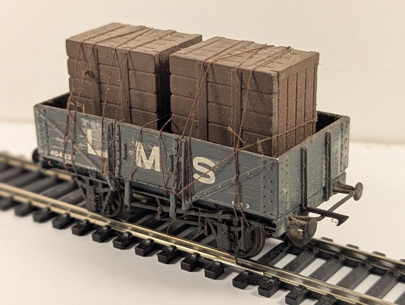 Kit Built OO Gauge LMS 5-Plank Open Wagon with Crate Load Goods Wagon