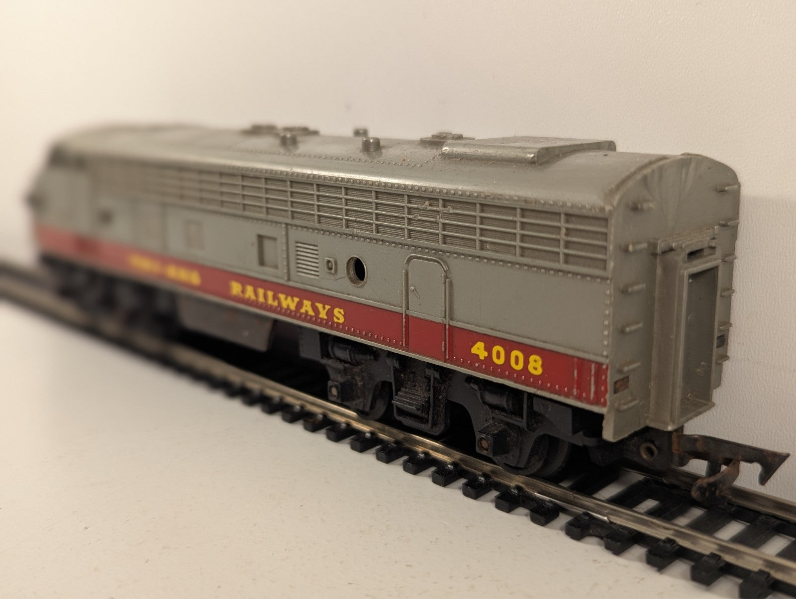 Tri-ang OO Gauge R57 Transcontinental B-B Diesel Dummy Locomotive