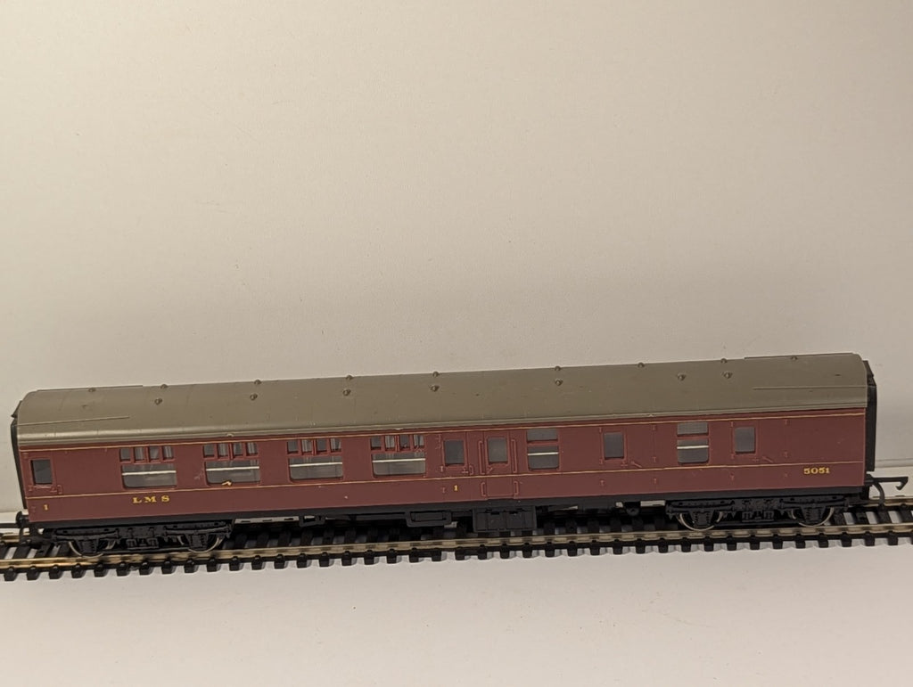 Hornby R936 OO Gauge LMS Maroon Corridor Brake Coach