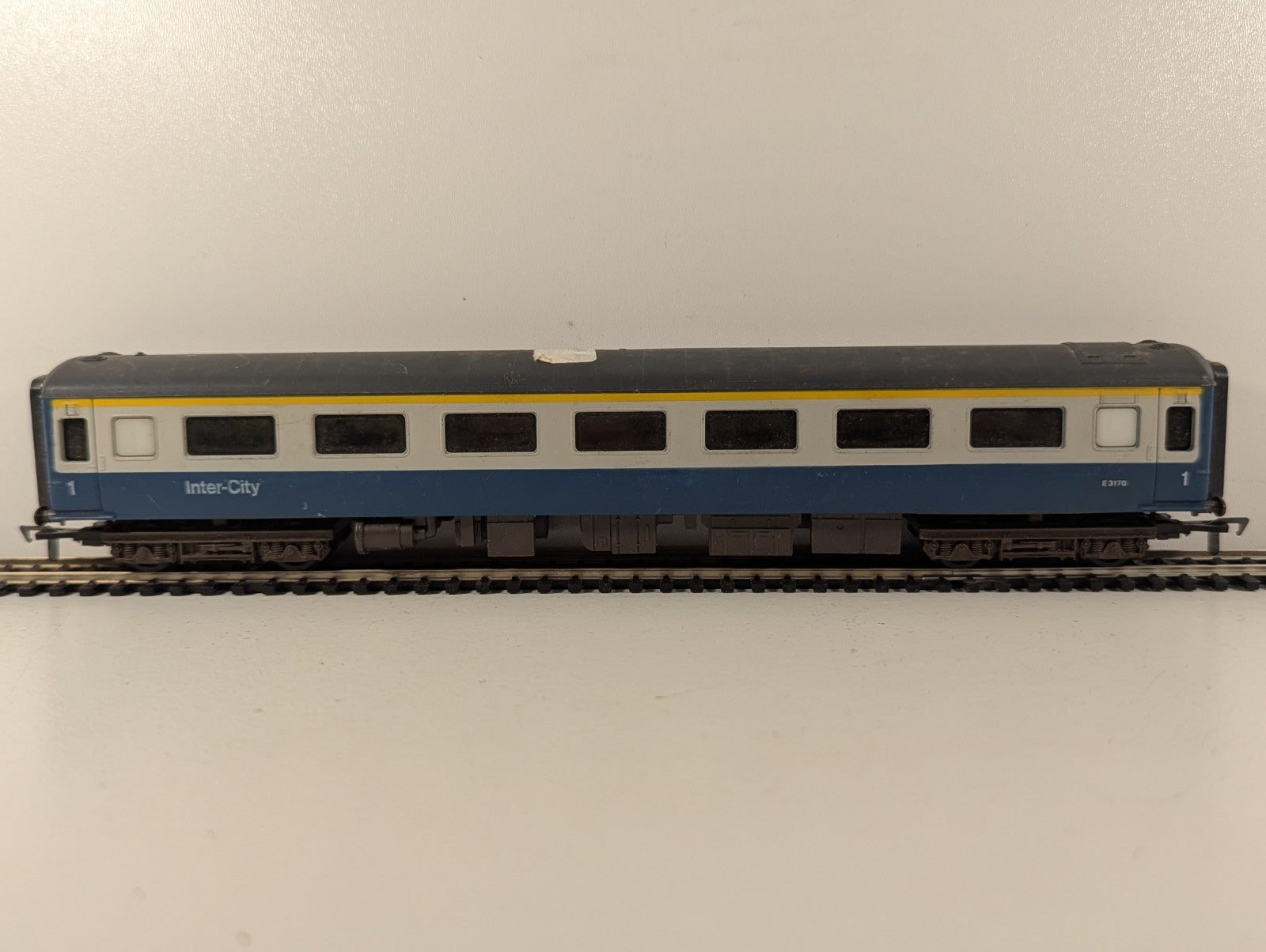 Airfix InterCity Mk2D First Open Coach E3170 OO Gauge - Boxed