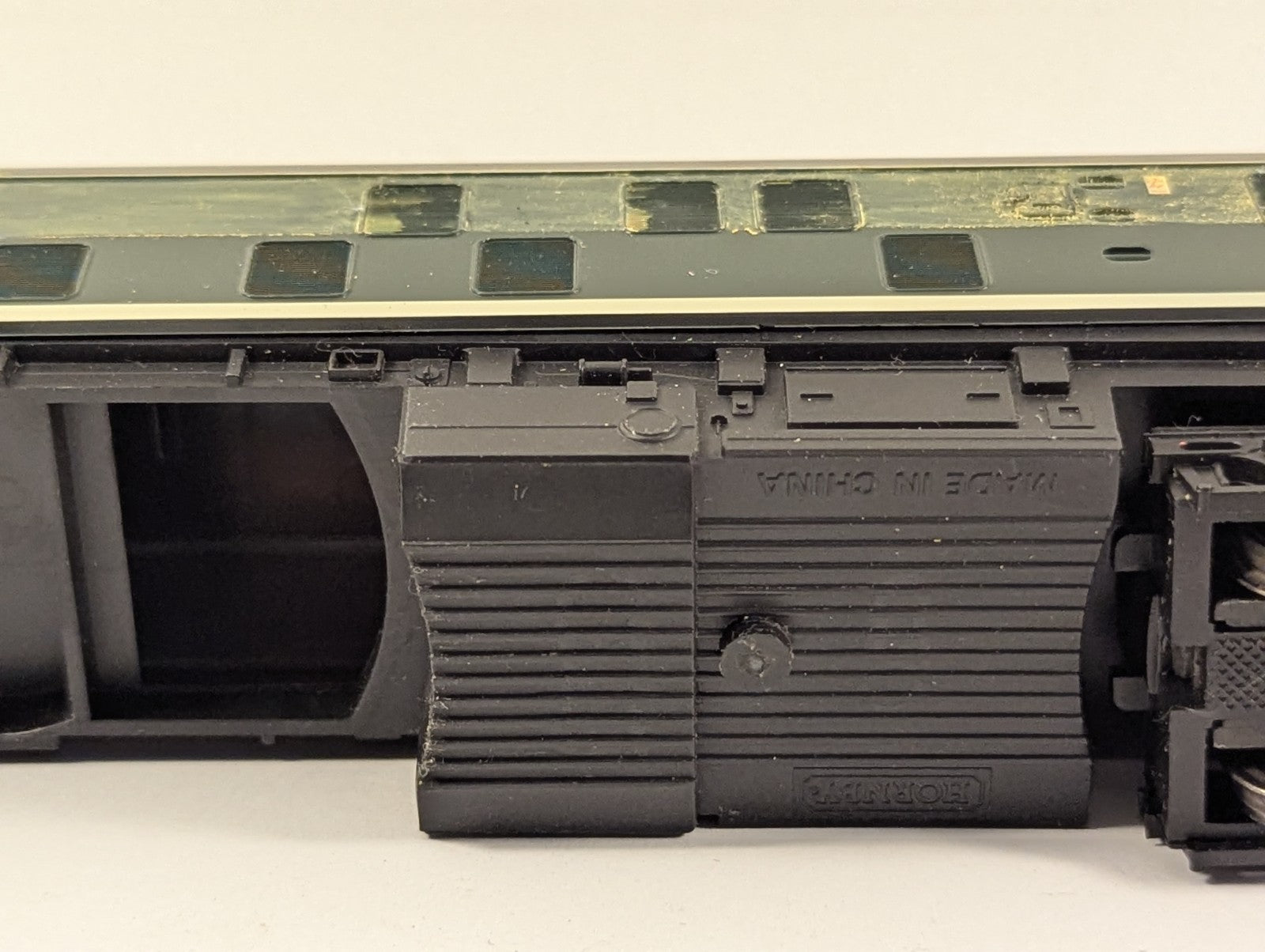 Hornby R2121A BR Class 25 Diesel Locomotive Green OO Gauge - Spares/Repairs