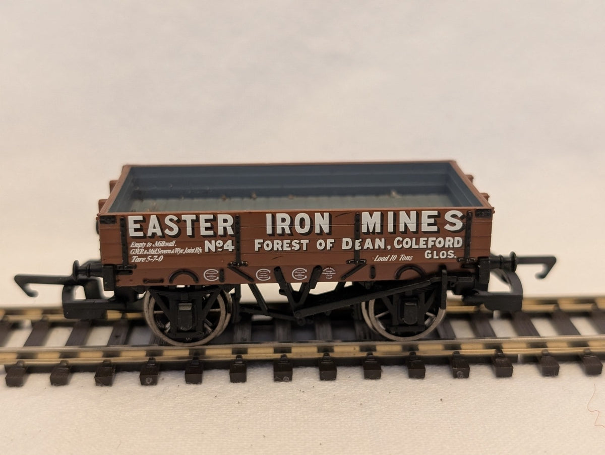 Bachmann OO Gauge 5 Plank Wagon 'Easter Iron Mines' Goods Wagon
