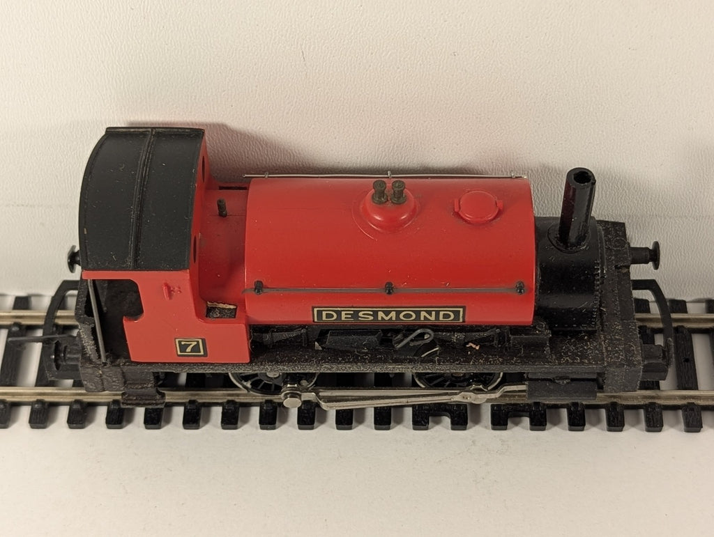 Hornby OO Gauge 0-4-0 Industrial Tank Locomotive 'Desmond' Steam Locomotive 7