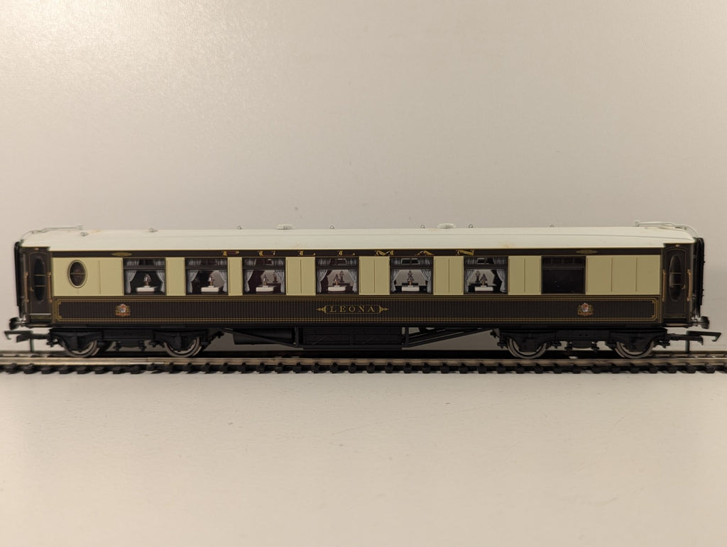 Hornby R4143 Pullman 1st Class Parlour Car 'Leona'