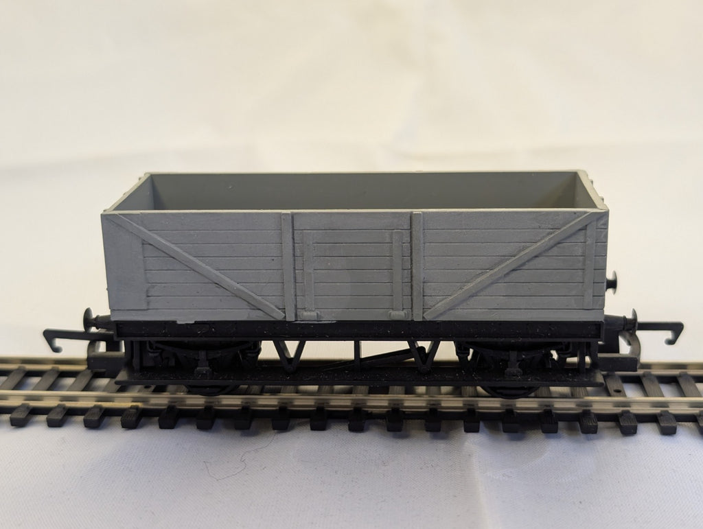 Hornby OO Gauge 7 Plank Wagon - Repainted
