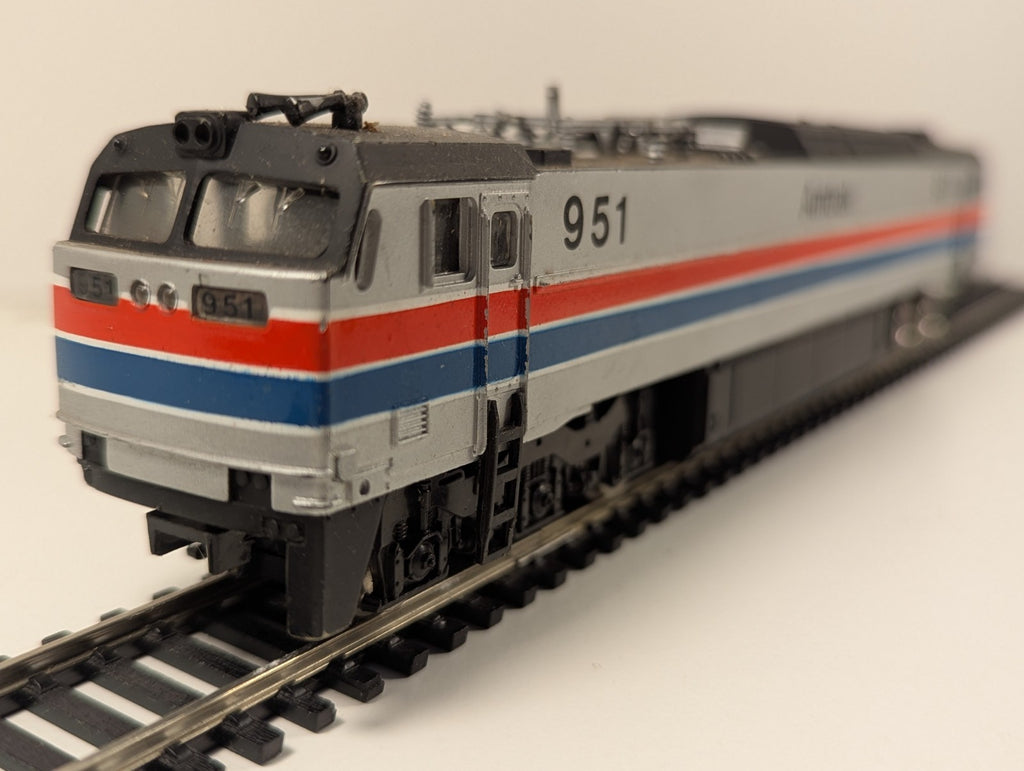 Bachmann USA HO Gauge E60CP Amtrak Electric Locomotive #951 Dummy Unit