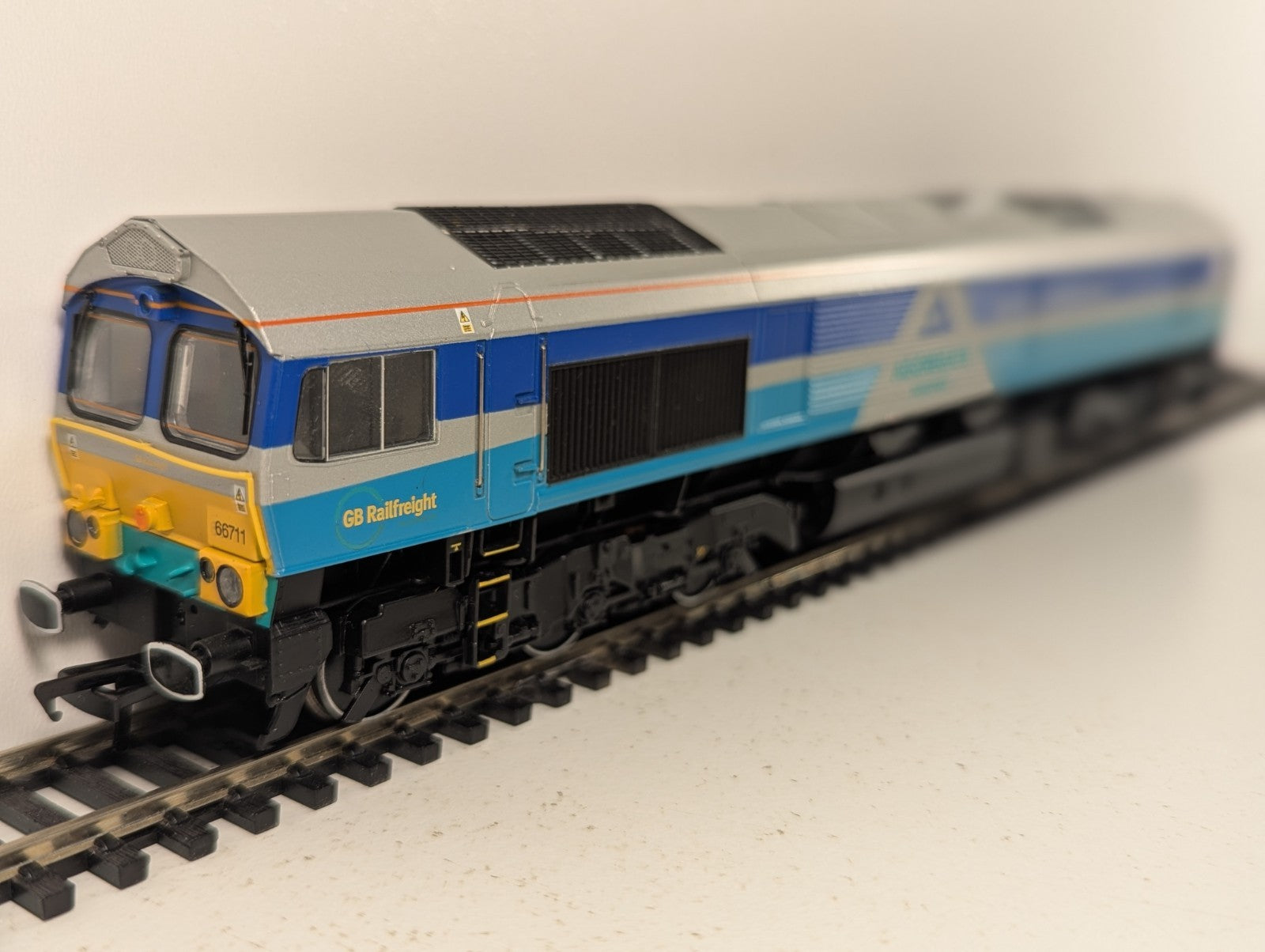 Bachmann Aggregates Class 66 66711 'Sence' Diesel Locomotive  DCC Ready