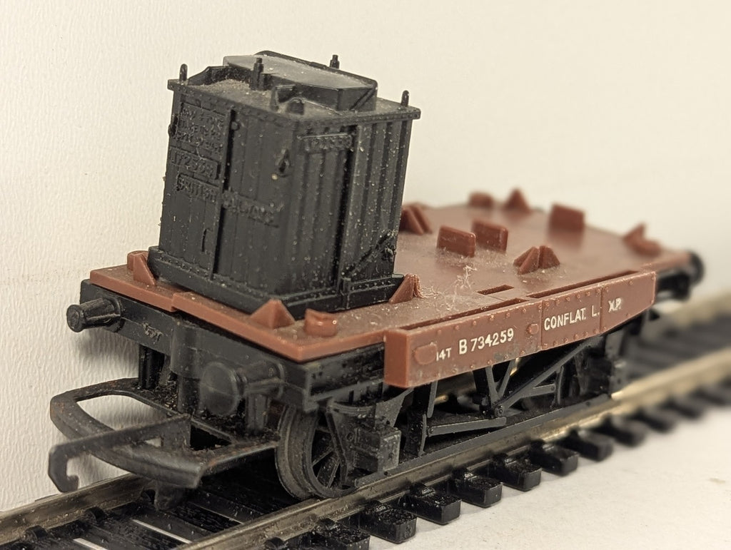 Hornby OO Gauge BR Conflat L Wagon with Container Goods Wagon B734259 BR Bauxite