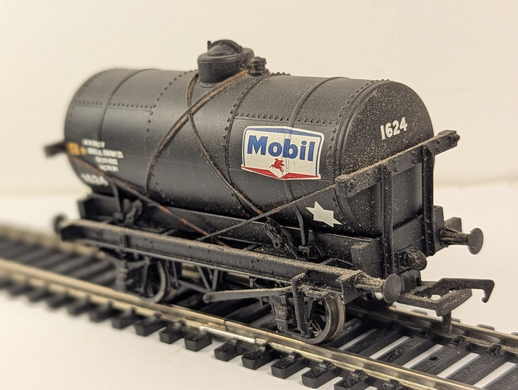 Bachmann OO Gauge 14 Ton Tank Wagon Goods Wagon 1624 Mobil Black 37