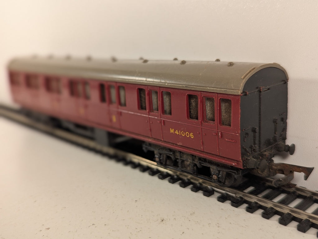 Tri-ang OO Gauge BR Suburban Coach Passenger Coach M41006 BR Maroon R21