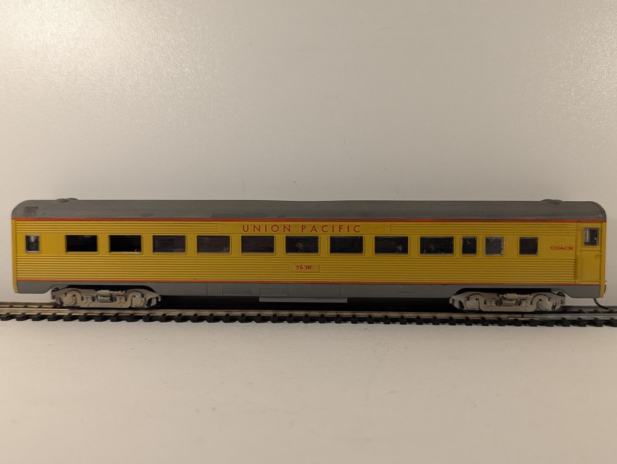 Rivarossi HO Gauge Union Pacific Coach Passenger Coach 7508 2688