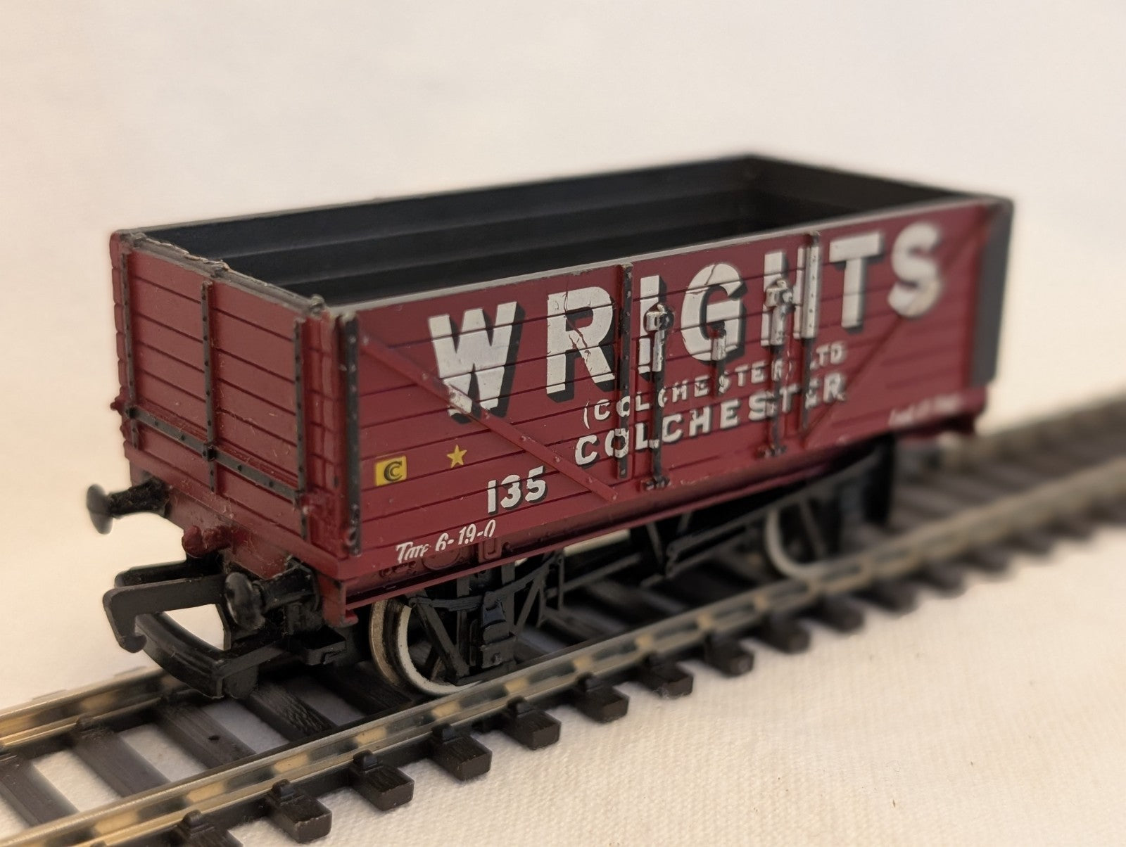 Bachmann OO Gauge 7-Plank Open Wagon 135 Wrights (Colchester) Ltd
