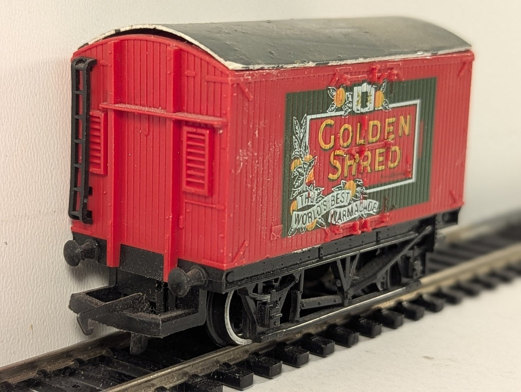 Hornby OO Gauge Golden Shred Ventilated Van Goods Wagon