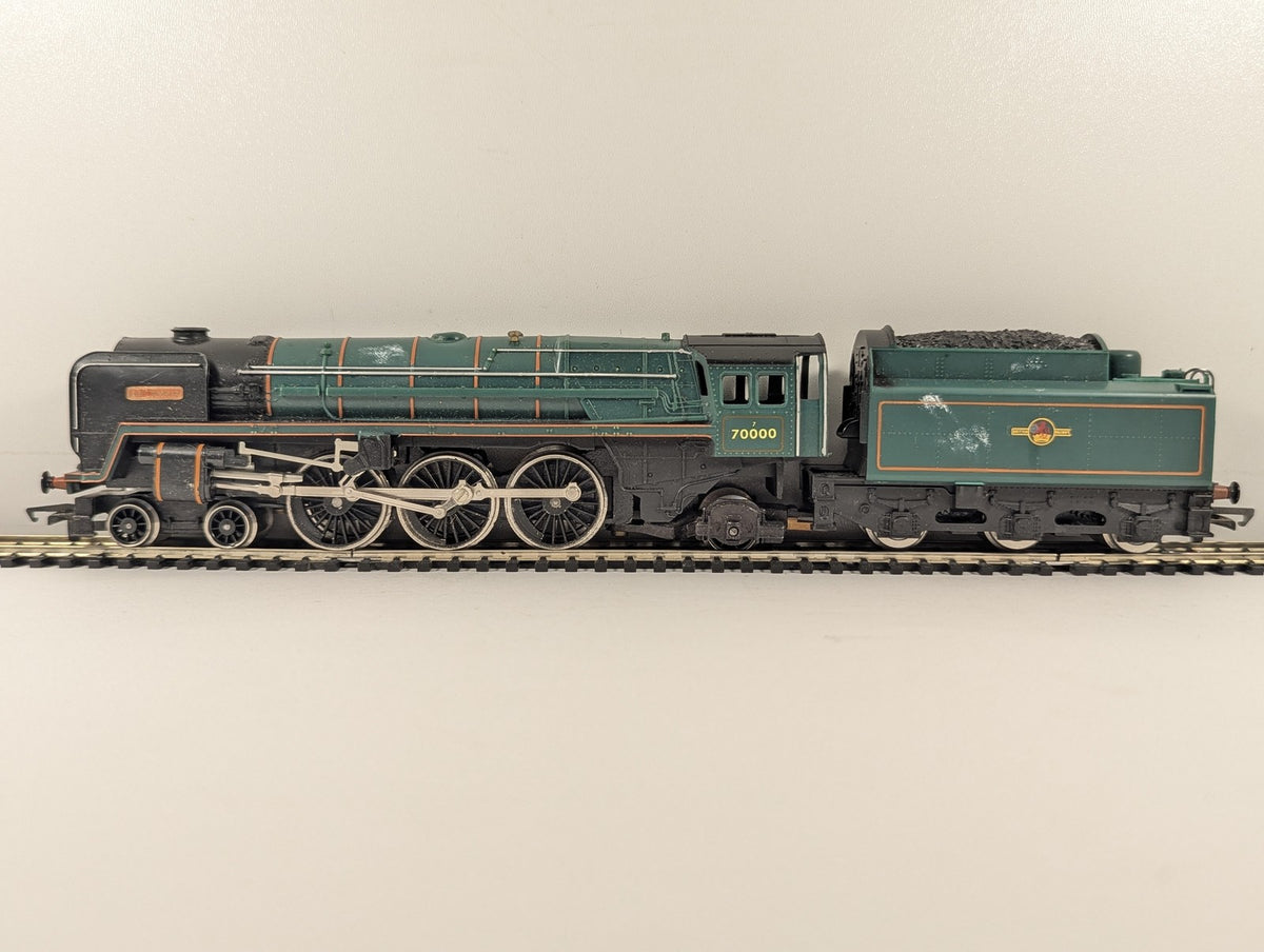 Hornby OO Gauge BR Standard Class 7 Britannia Steam Locomotive 70000
