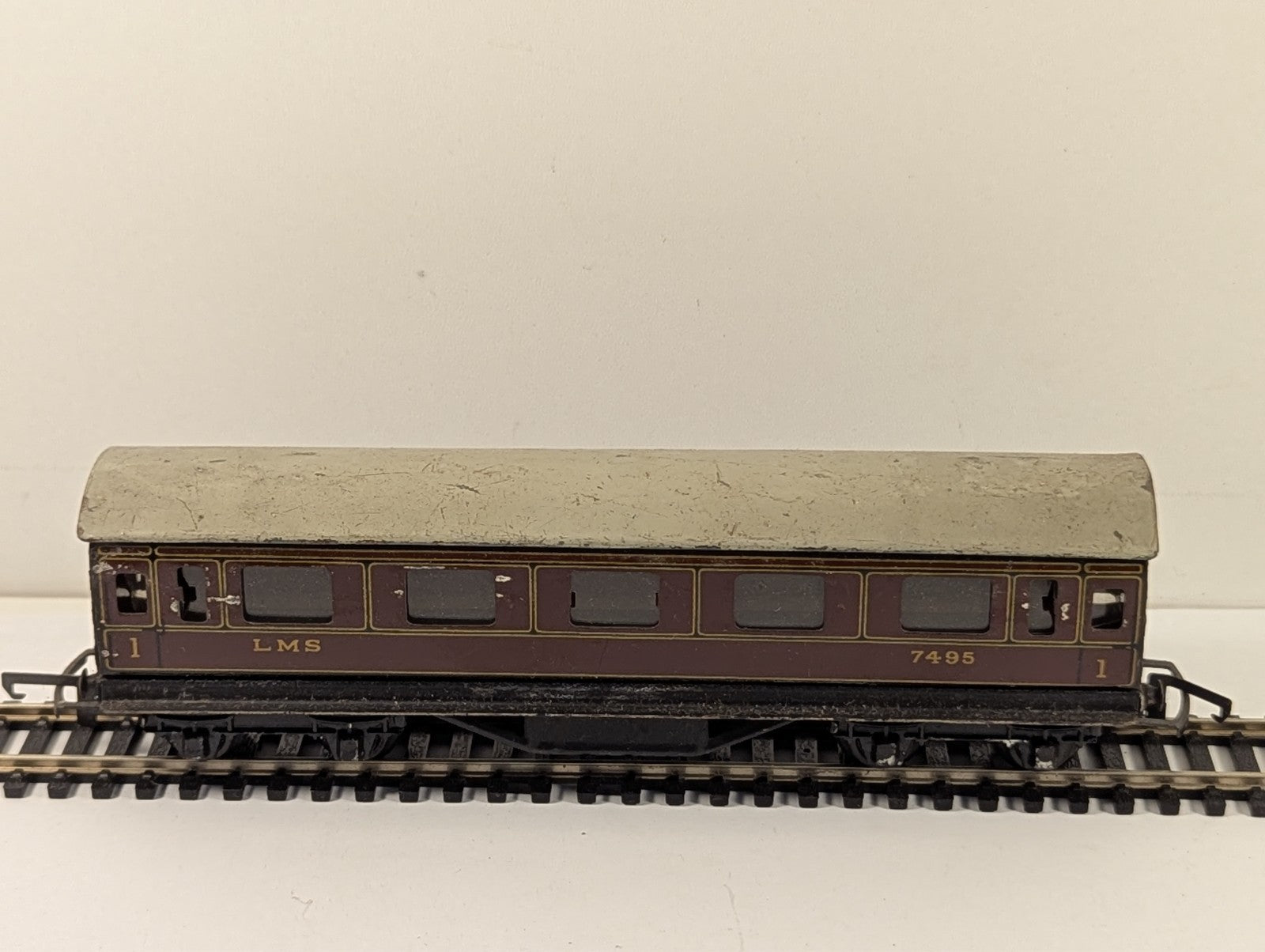 Trix OO Gauge LMS Tinplate 1st Class Composite Coach